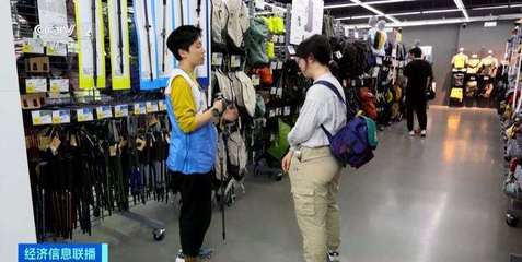 徒步登山熱帶火戶外用品市場(chǎng)，登山杖銷量同比暴漲900%
